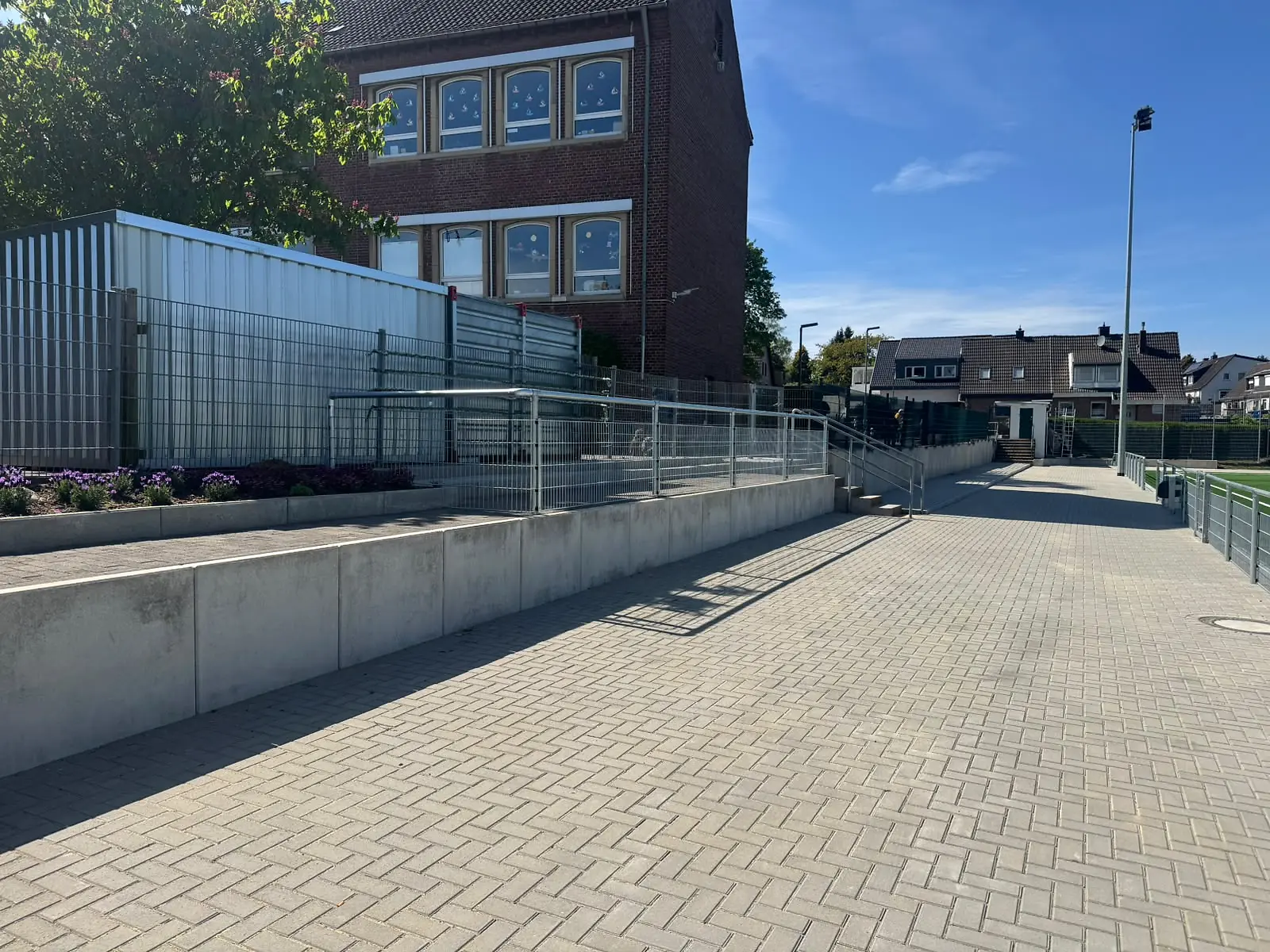 Modernisierte Wege an der Anlage